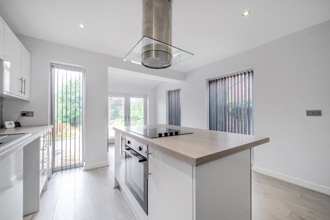 836, Tong Road, West Yorkshire photo 4