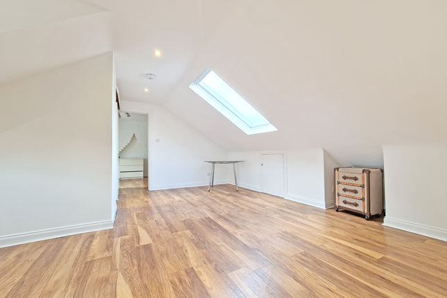Flat 5, 128, Lion Lane, Surrey photo 4