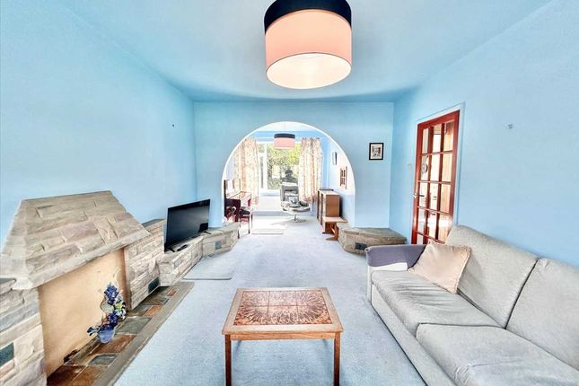 2, Walton Drive, Nottingham photo 4