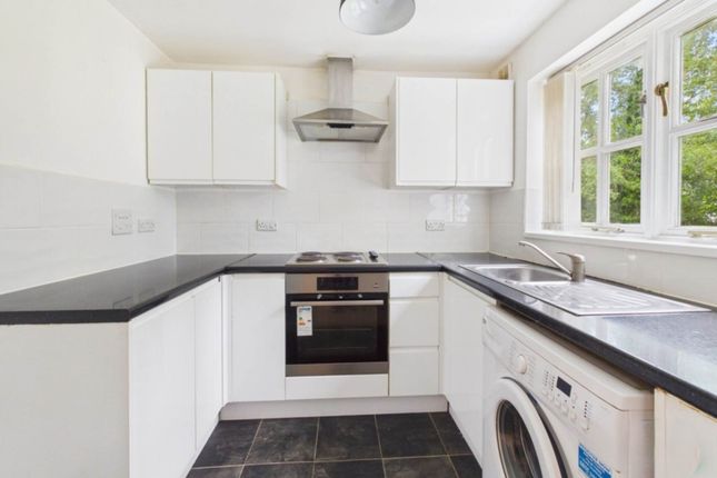 131 Stratford Road, Milton Keynes photo 2