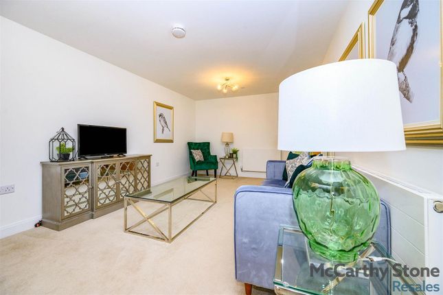 16 Highclere House, Great North Road, Hatfield photo 3