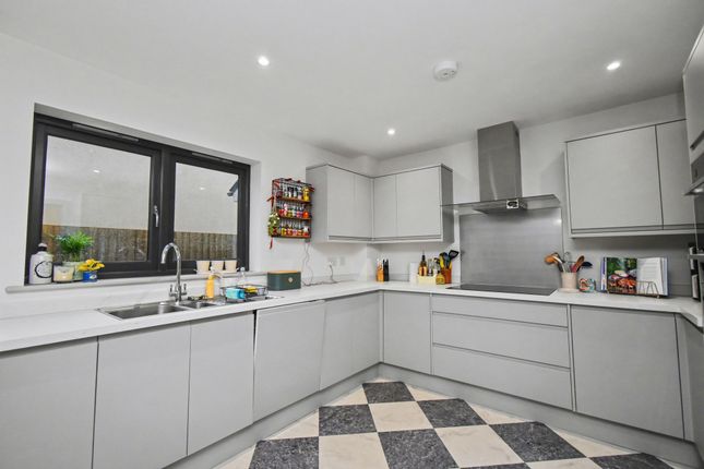 6 Highwaymans Grove, Okehampton photo 3