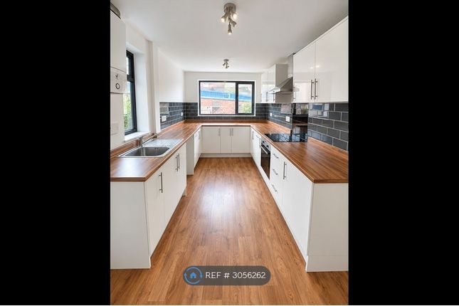Grosvenor Street, Swinton, Manchester photo 2