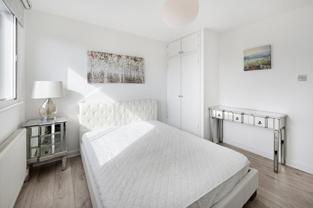 Flat 22, St. Mary Le Park Court,, Parkgate Road, London photo 3