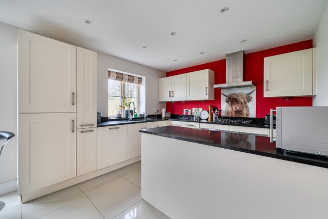 16, Woodlands Close, Stroud photo 3