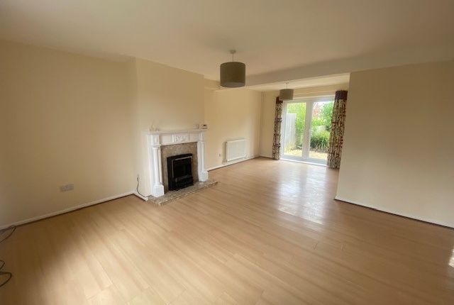 Semi-detached house to rent in Windsor Road, Godmanchester