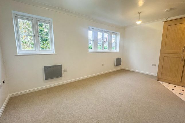63 Rocheforte House, Roche Close, Rochford photo 3
