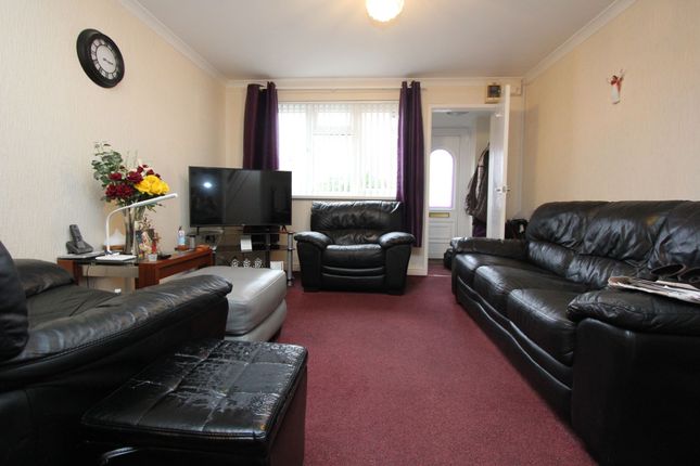 45 Meadowcroft, Barry photo 2