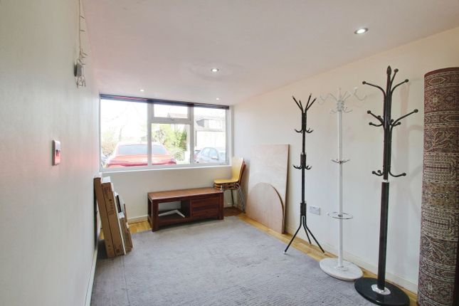 51, Fairway Avenue, West Drayton photo 4