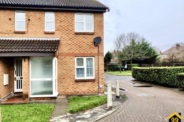 Thumbnail Flat for sale in Abbotswood Way, Hayes, Greater London