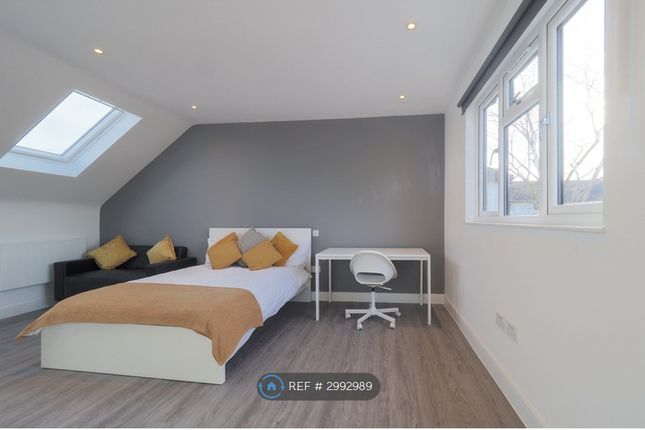 Room, Cardinal Avenue, Borehamwood photo 5