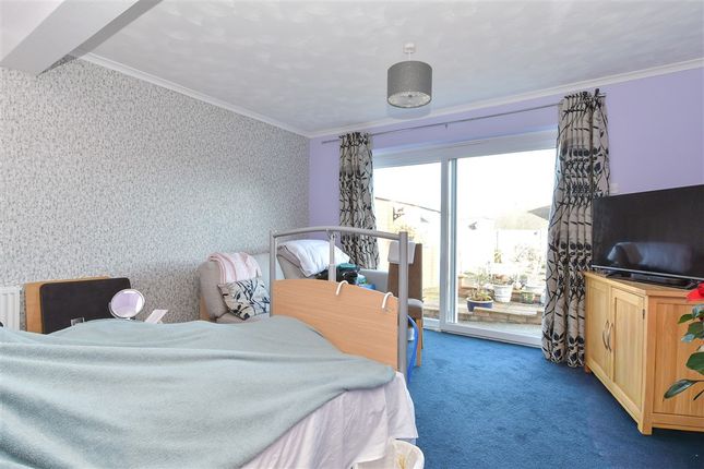 Foxley Road Queenborough, Sheerness photo 4