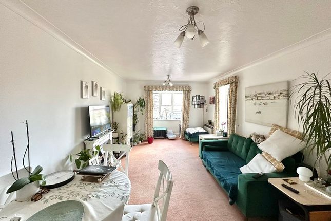 9 The Croft, 11 College Road, Epsom photo 2