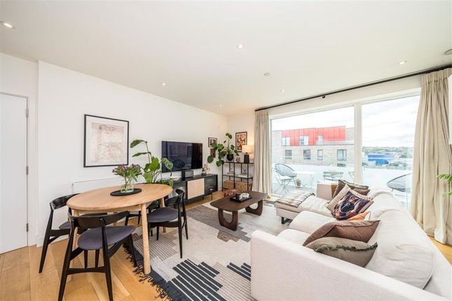 Flat 404, Fiske Villas, 27, West Parkside, London photo 2