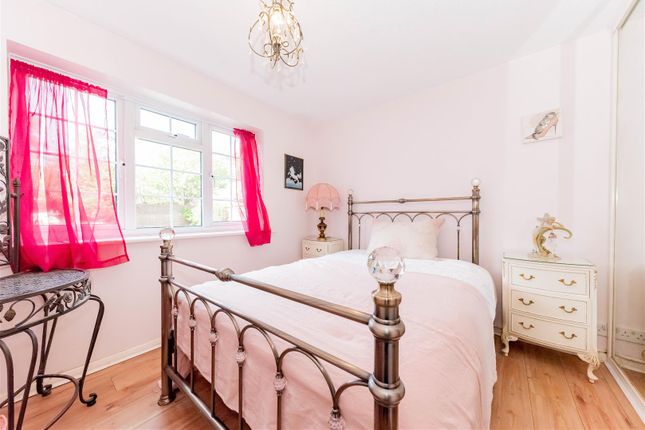 23, Fairway Heights, Camberley photo 4