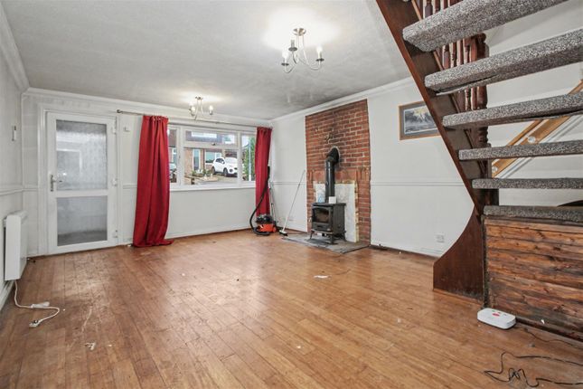 11, Clare Drive, Kettering photo 2