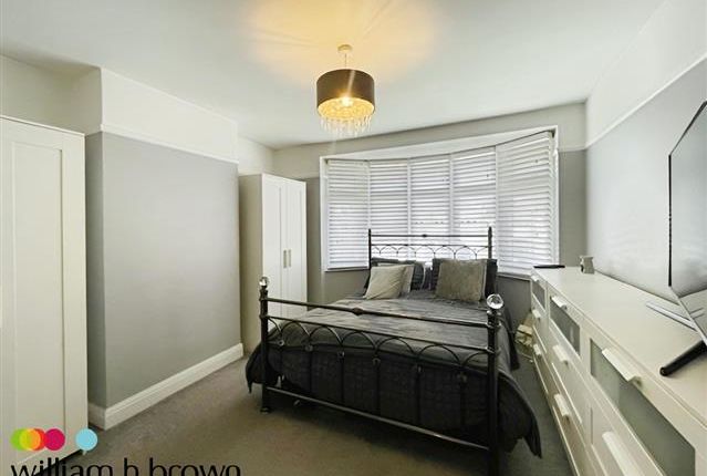 38, St Georges Avenue, Essex photo 4