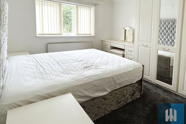 16, Warrenside, Huddersfield photo 5