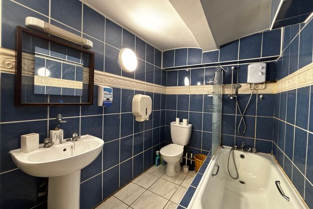 233 Gloucester Road Pill, Bristol photo 3