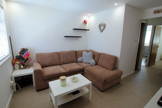 22, Talbot Way, Reading photo 5
