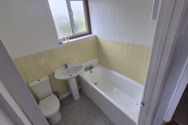 76, Lion Field, Faversham photo 3