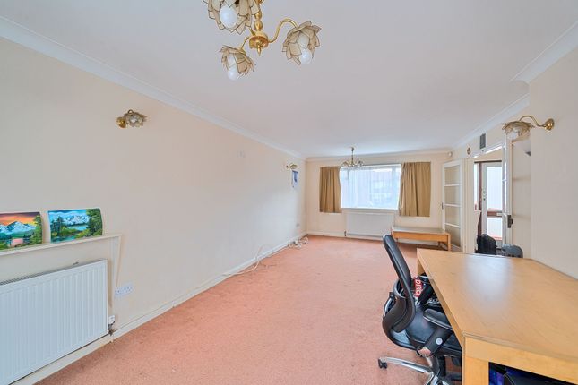 11a Stoneyfields Gardens, Edgware photo 4