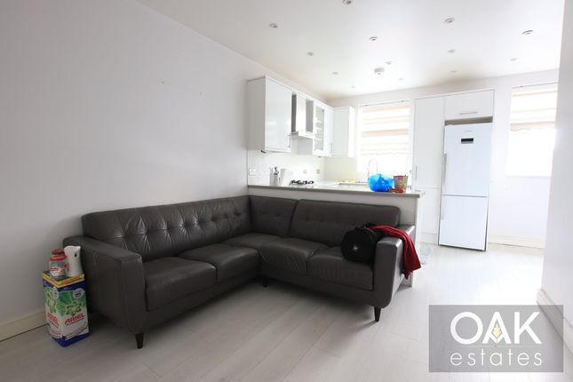 Flat to rent in Fore Street, London