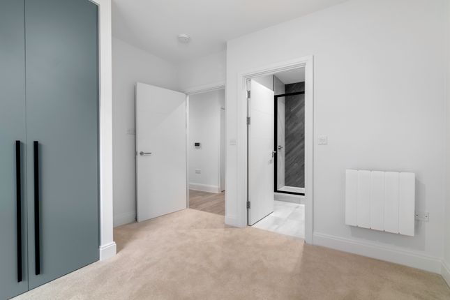 Flat 28, Exploration Way, Slough photo 3