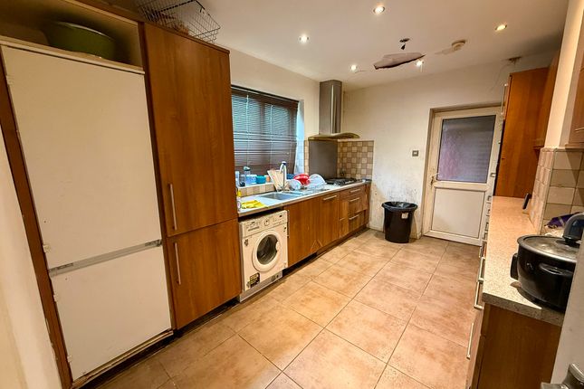 92, Harcourt Road, Bushey photo 4