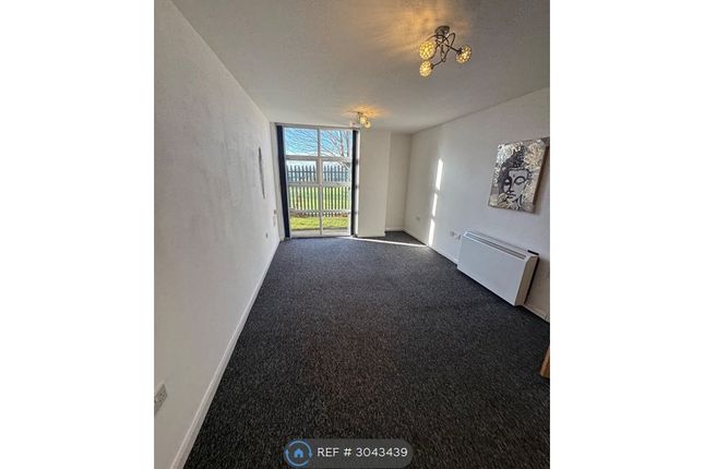 Flat, Lyme Place King Street, Dukinfield photo 3