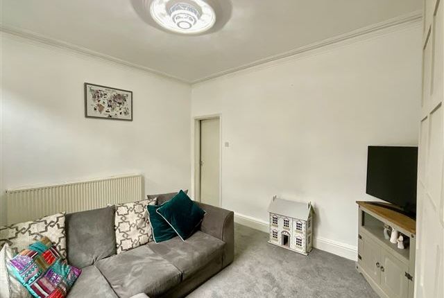 3, Hague Avenue Renishaw, Sheffield photo 4