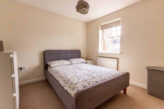 82 Whistlefish Court, Norwich photo 3