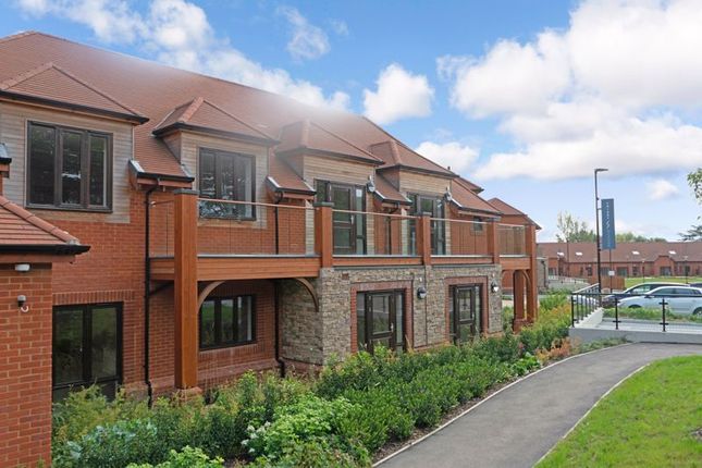 Thumbnail Flat for sale in Friary Meadow, Fareham
