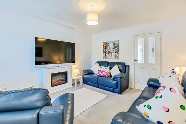 20, Chandler Gardens, Kettering photo 3