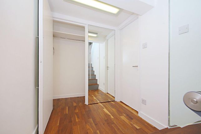 Mulberry Close, London photo 4