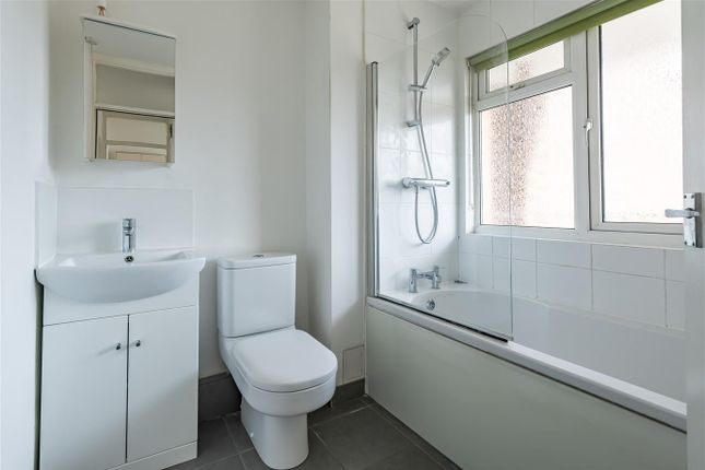 14a, Forest Drive, Theydon Bois photo 3