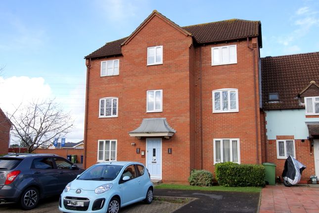 Flat to rent in Coppice Gate, Cheltenham