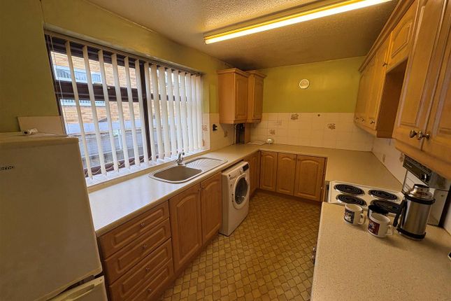 56, Frensham Drive, Bradford photo 5