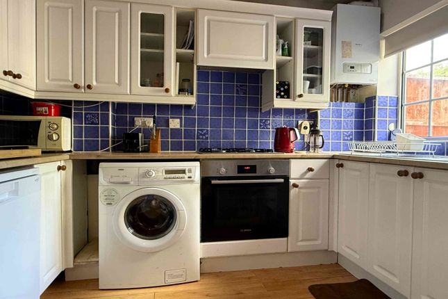 Trenchard Close Hersham, Walton-on-Thames photo 4