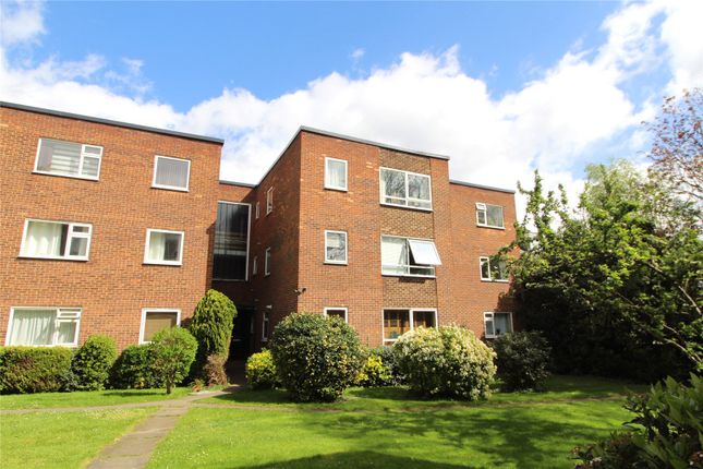 Flat for sale in Lincoln Road, Enfield, Middlesex