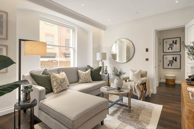 Flat Town House, 6, Charles Street, London photo 2