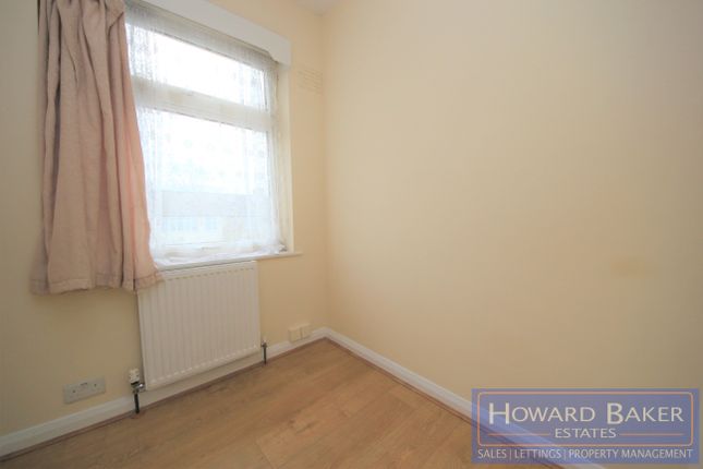 Town house to rent in Brent Park Road, London