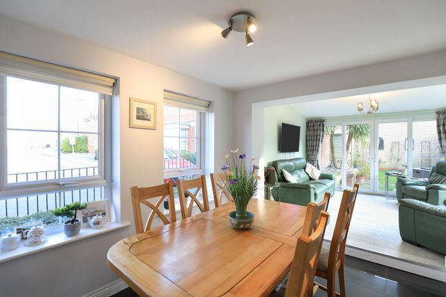 22, Rockingham Way, Kettering photo 3