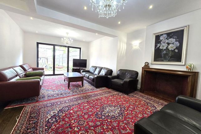 128, Uxbridge Road, Harrow Weald photo 4