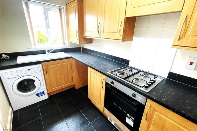 Town house to rent in Pitchwood Close, Darlaston, Wednesbury