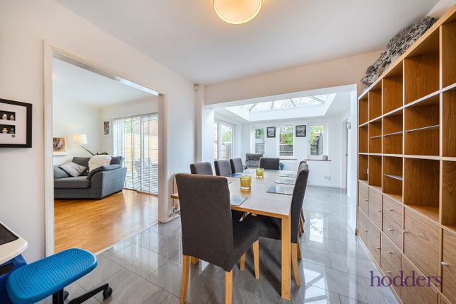 14, Burleigh Close, Addlestone photo 2