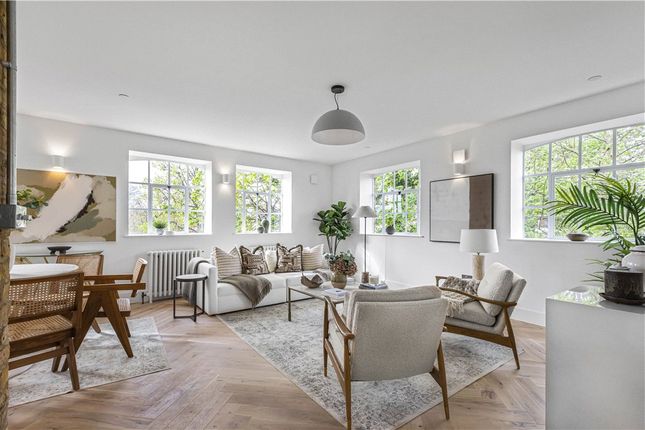 Thumbnail Flat for sale in Purley Place, London
