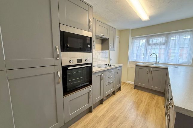 10a, Rothschild Road, Wing photo 3