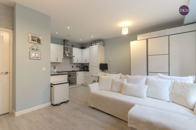 53 Silas Court,, Lockhart Road, Hertfordshire photo 2