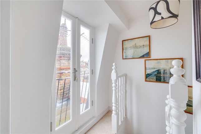 Flat for sale in Wingrave Road, Fulham, London